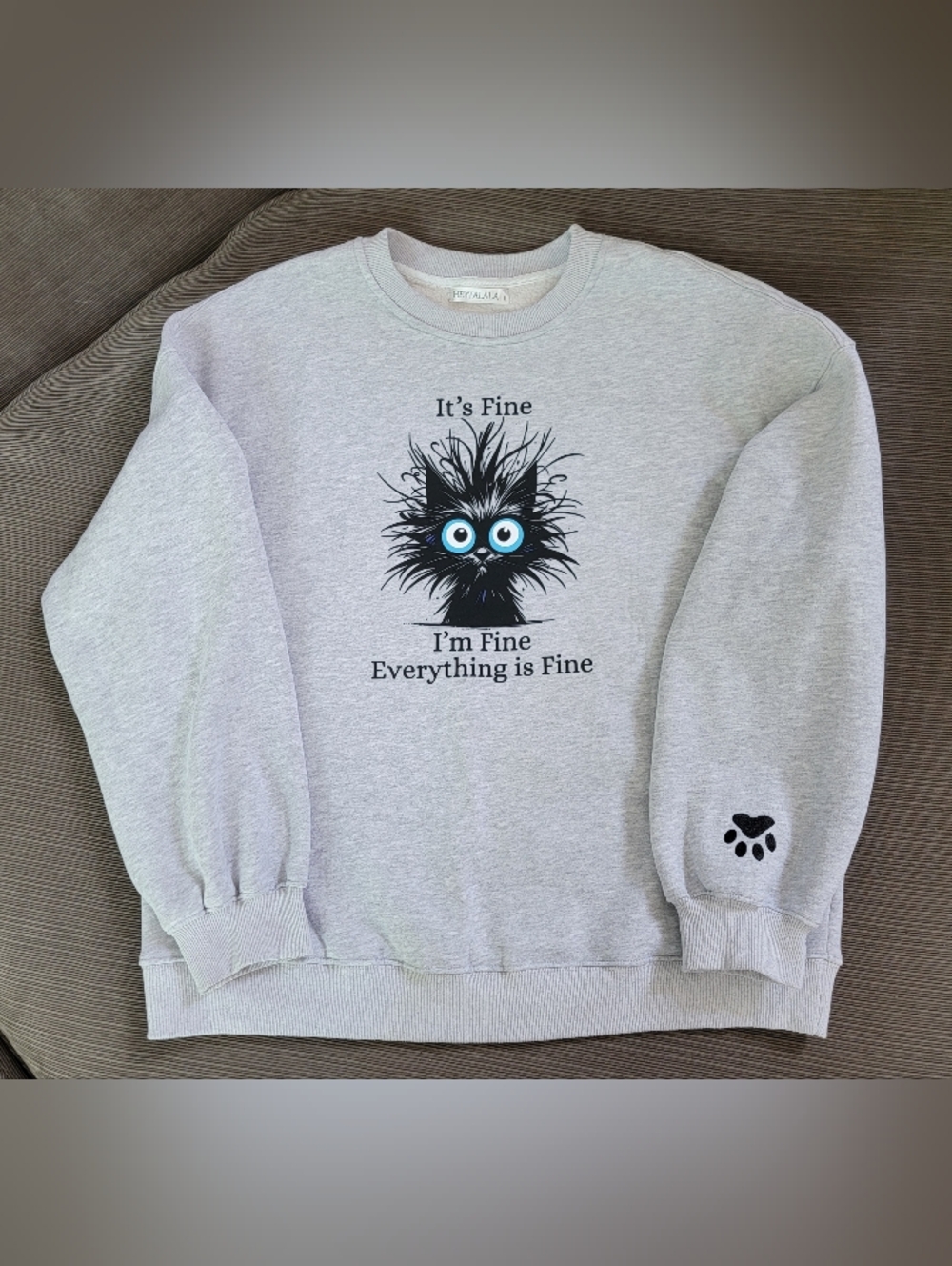 HEYTALALA Cat Graphic Gray Fleece Pullover L Long Sleeve Sweatshirt